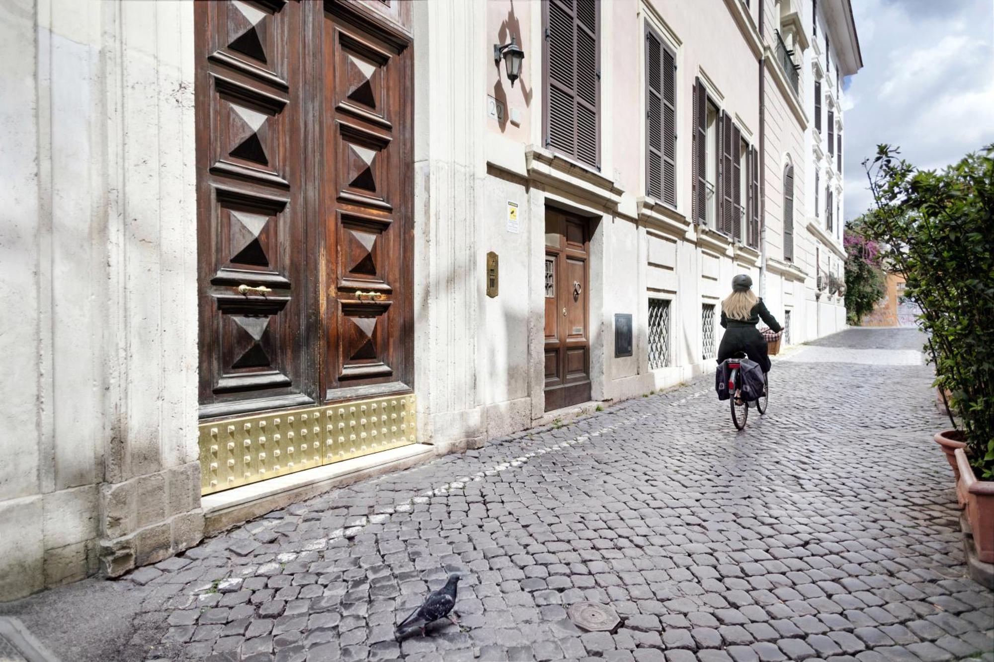 Ferienhaus Trasteverehome - Artists Loft With Private Parking In Trastevere Rom