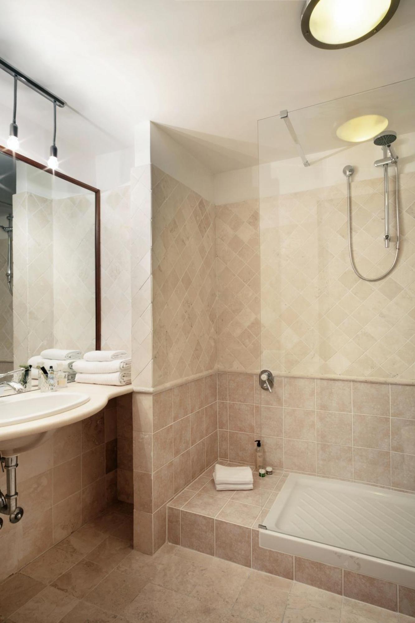 Trasteverehome - Artists Loft With Private Parking In Trastevere *
