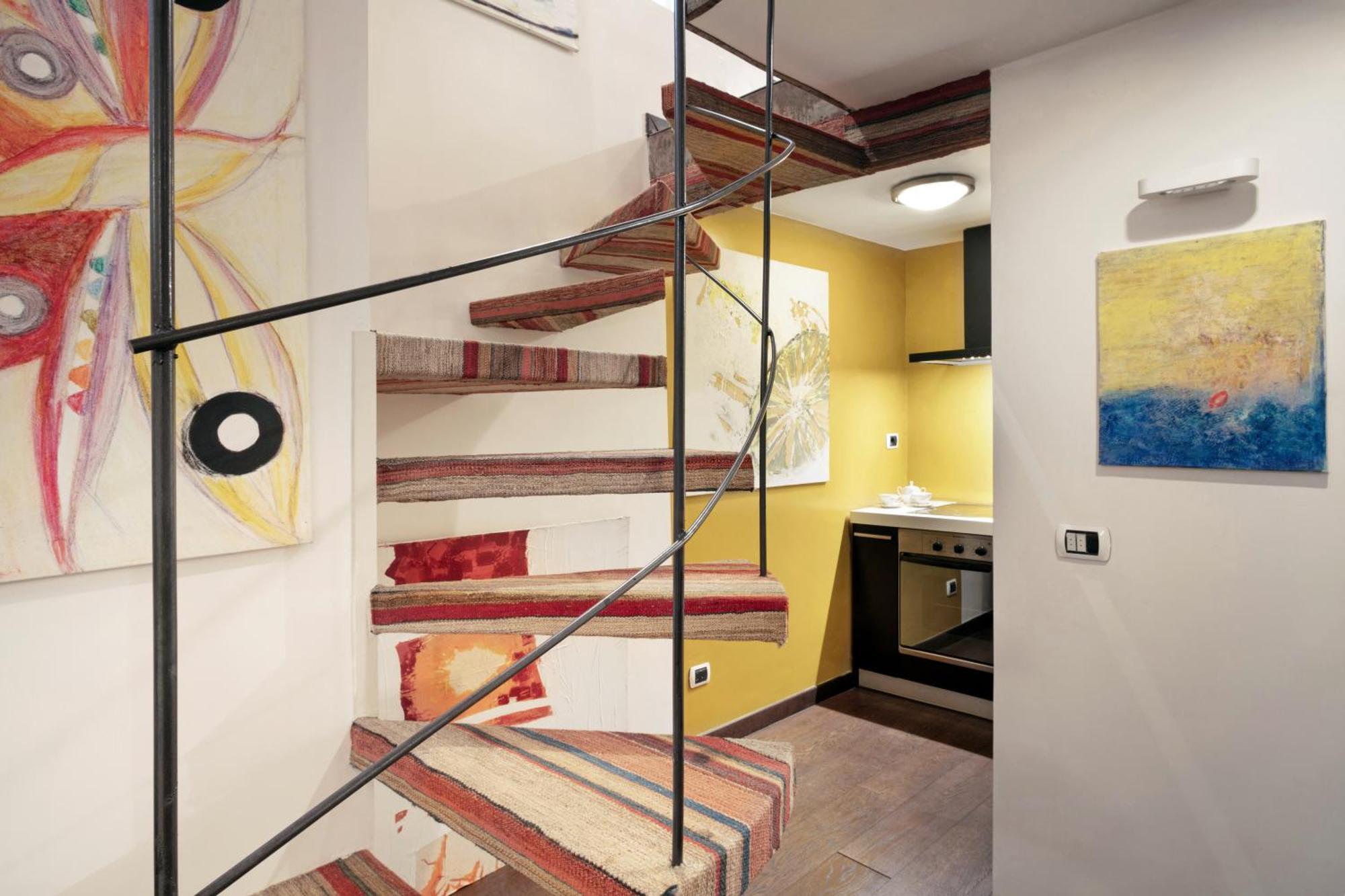 Ferienhaus Trasteverehome - Artists Loft With Private Parking In Trastevere