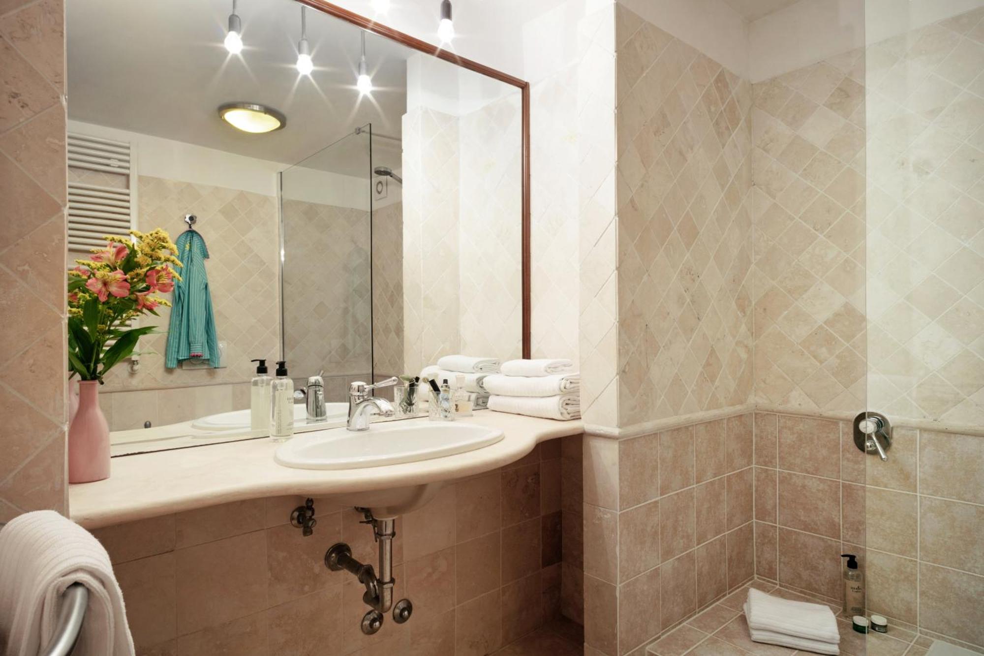 Ferienhaus Trasteverehome - Artists Loft With Private Parking In Trastevere Rom