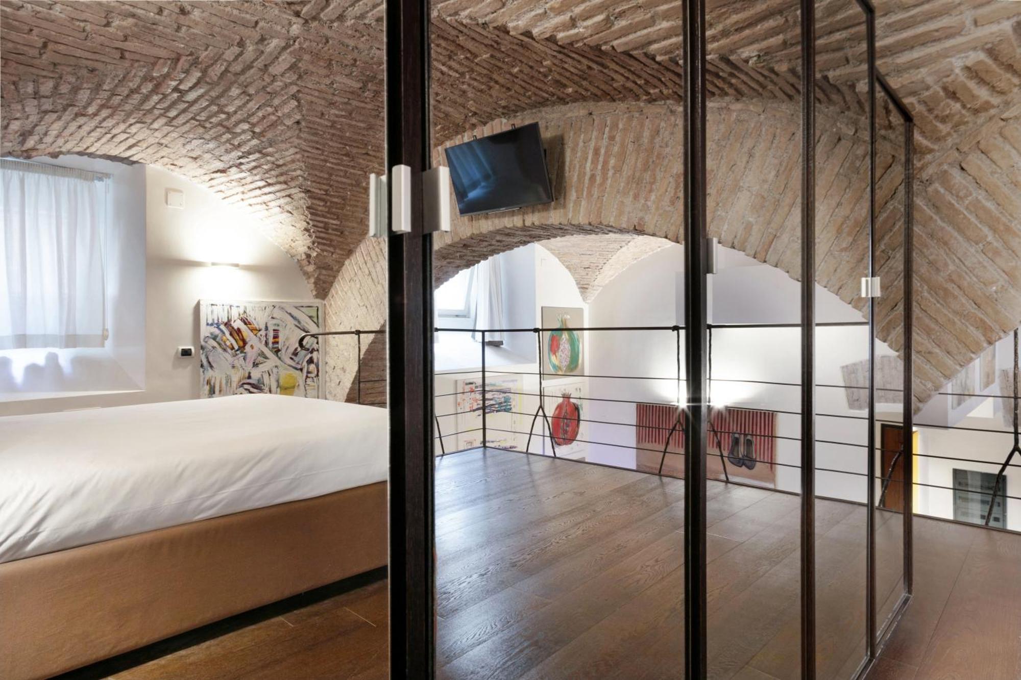 Ferienhaus Trasteverehome - Artists Loft With Private Parking In Trastevere *